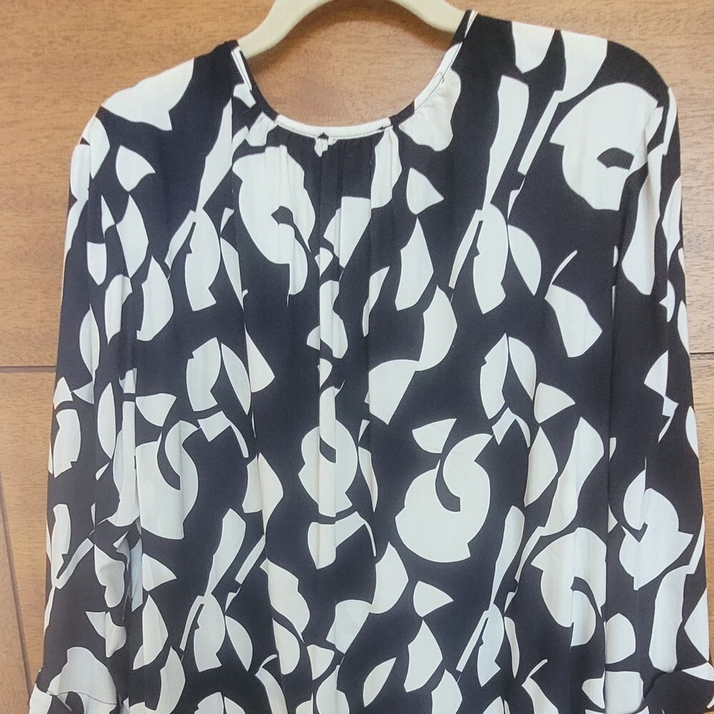 Pretty 100% Viscose blouse. C&A brand from Germany. Size 44 (fits US 14/16) - Picture 4 of 5